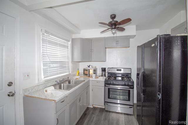 Builiding view four for 19370 Wyoming, Detroit, MI. 48221