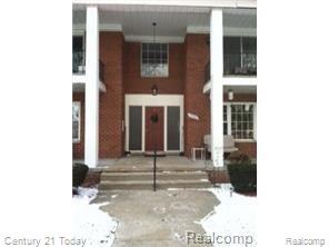 front view for 27557 W Echo Valley, Farmington, Mi. 48334