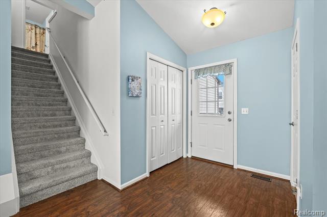 Builiding view two for 5071 Meadow Crest, Holly, MI. 48442