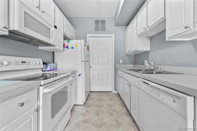 Builiding view seventeen for 54673 Marissa, Shelby Township, MI. 48316