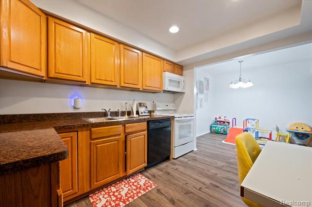 Builiding view nine for 8323 Karam, Warren, MI. 48093