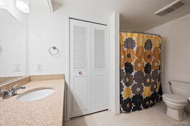 Builiding view seventeen for 8323 Karam, Warren, MI. 48093