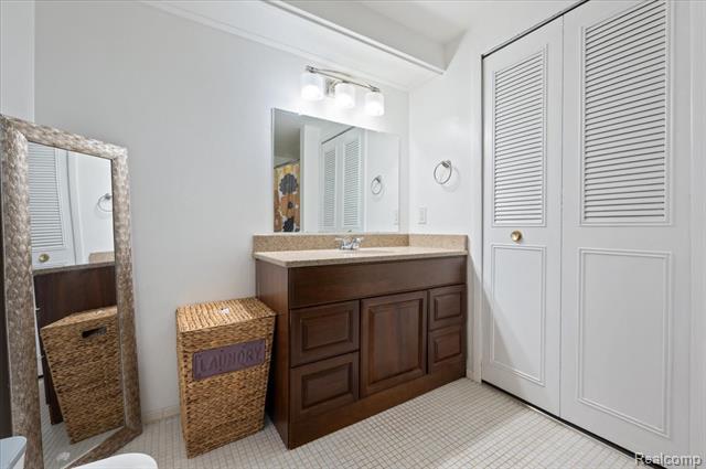 Builiding view sixteen for 8323 Karam, Warren, MI. 48093