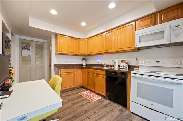 Builiding view ten for 8323 Karam, Warren, MI. 48093