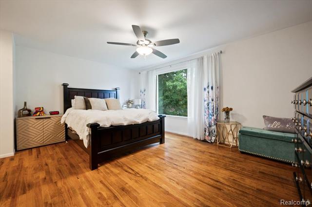 Builiding view thirteen for 8323 Karam, Warren, MI. 48093