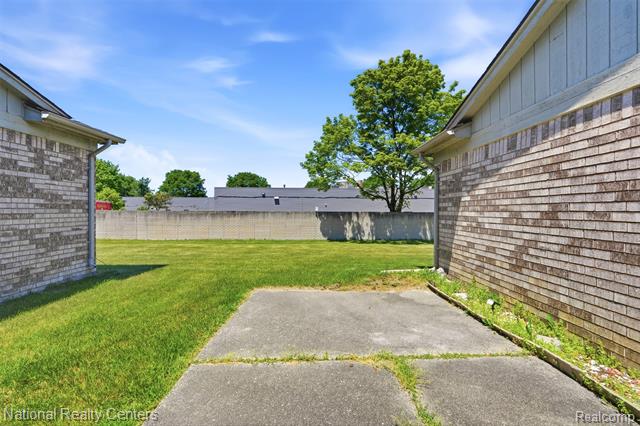 Builiding view fifteen for 5549 Mansfield, Sterling Heights, MI. 48310
