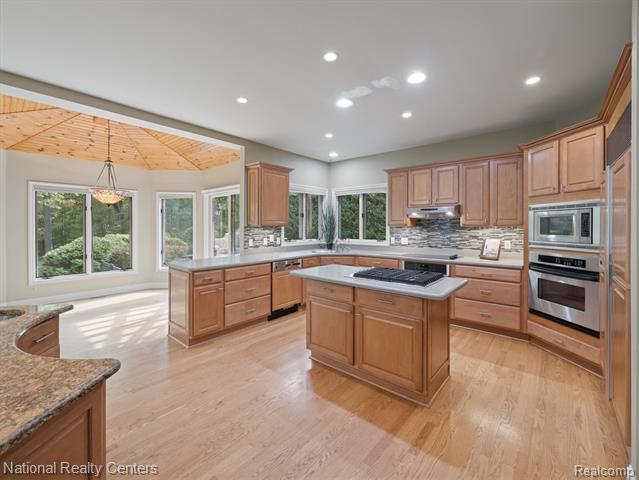 Builiding view fifteen for 1569 Gleneagles, Highland, MI. 48357