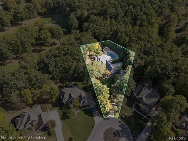 Builiding view forty four for 1569 Gleneagles, Highland, MI. 48357