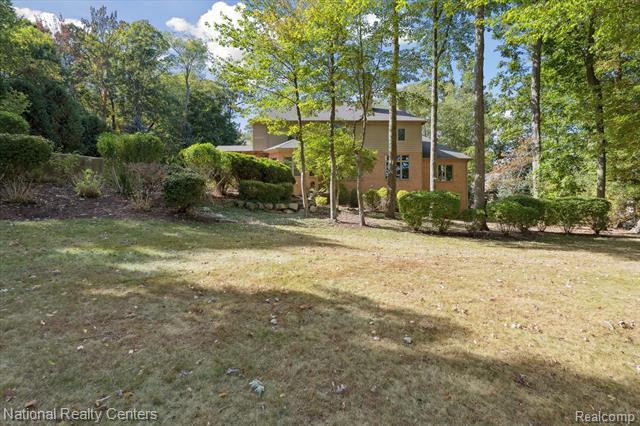 Builiding view forty seven for 1569 Gleneagles, Highland, MI. 48357