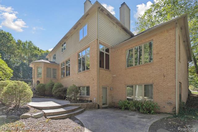 Builiding view forty six for 1569 Gleneagles, Highland, MI. 48357