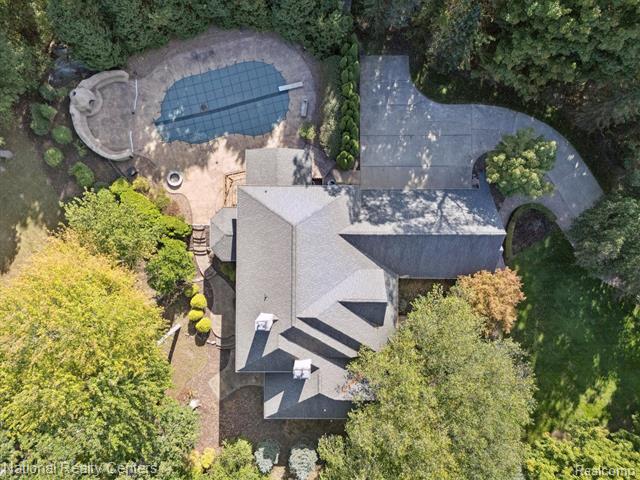 Builiding view forty three for 1569 Gleneagles, Highland, MI. 48357