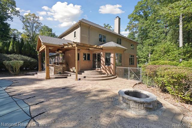 Builiding view forty two for 1569 Gleneagles, Highland, MI. 48357