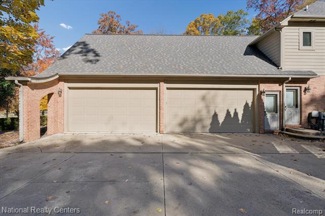 Builiding view four for 1569 Gleneagles, Highland, MI. 48357