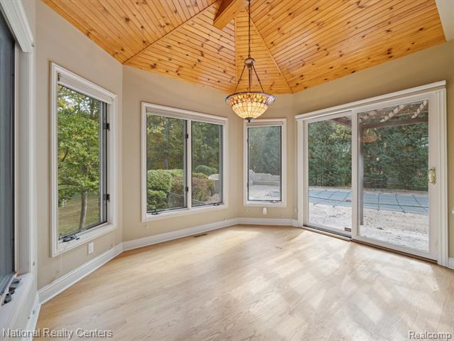 Builiding view sixteen for 1569 Gleneagles, Highland, MI. 48357