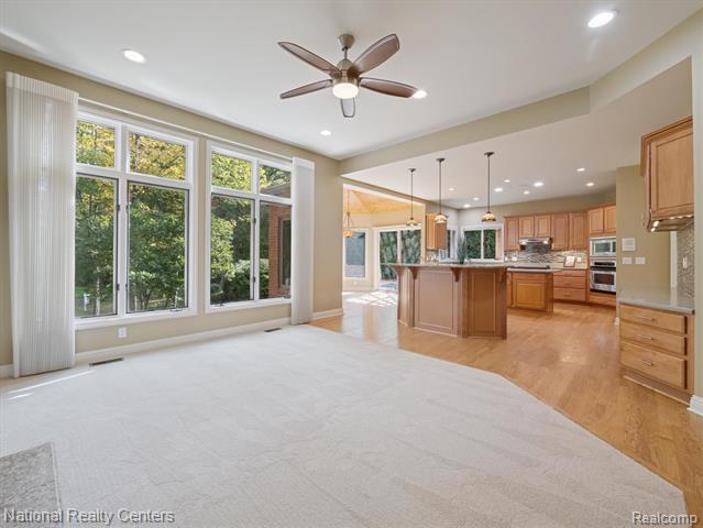 Builiding view thirteen for 1569 Gleneagles, Highland, MI. 48357