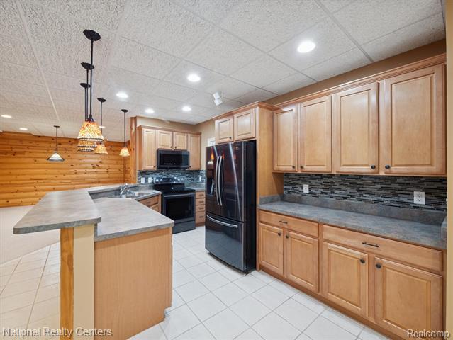 Builiding view thirty five for 1569 Gleneagles, Highland, MI. 48357