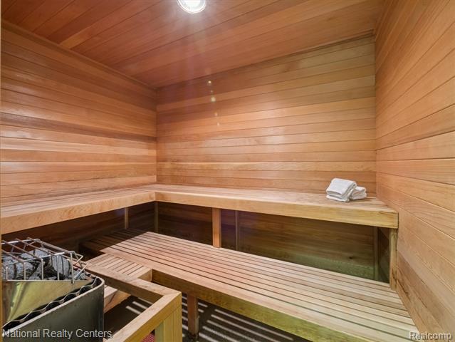 Builiding view thirty six for 1569 Gleneagles, Highland, MI. 48357