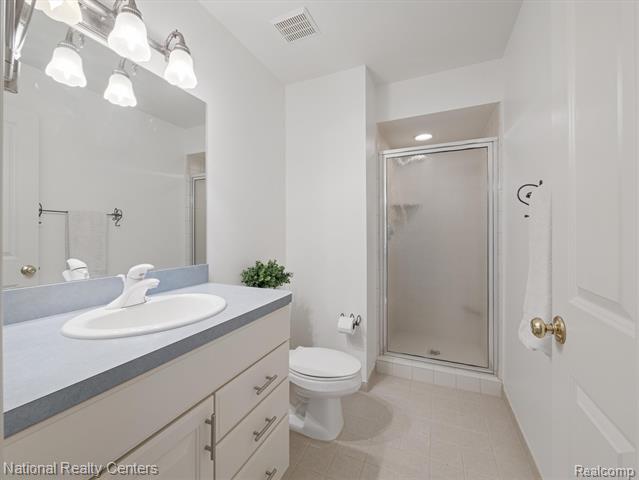 Builiding view thirty three for 1569 Gleneagles, Highland, MI. 48357