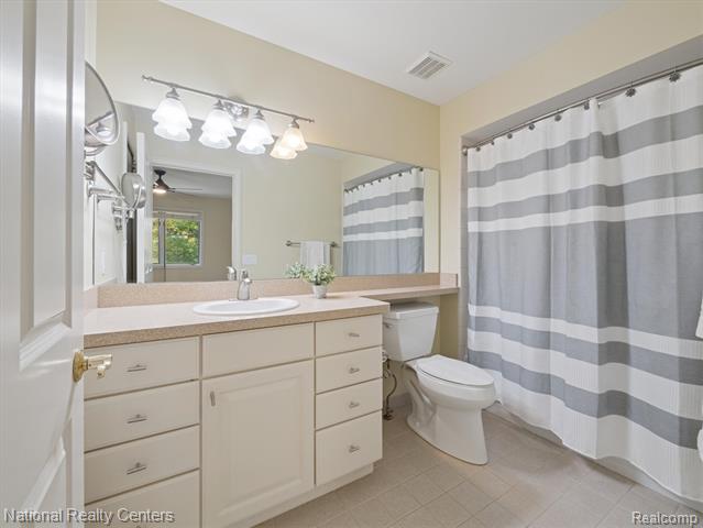 Builiding view twenty eight for 1569 Gleneagles, Highland, MI. 48357