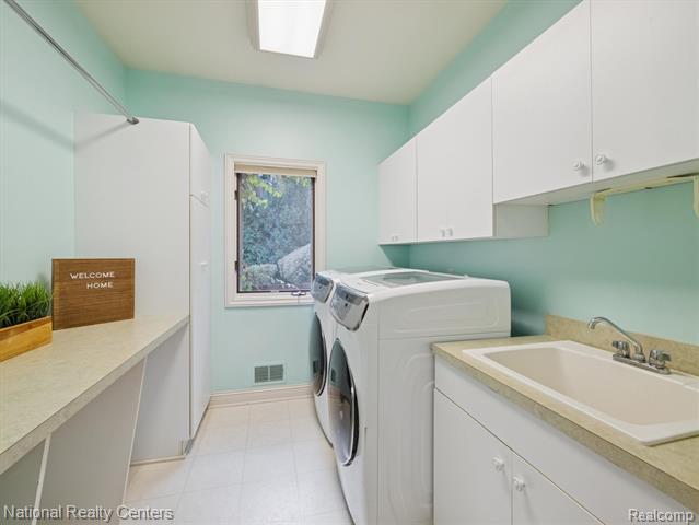 Builiding view twenty four for 1569 Gleneagles, Highland, MI. 48357