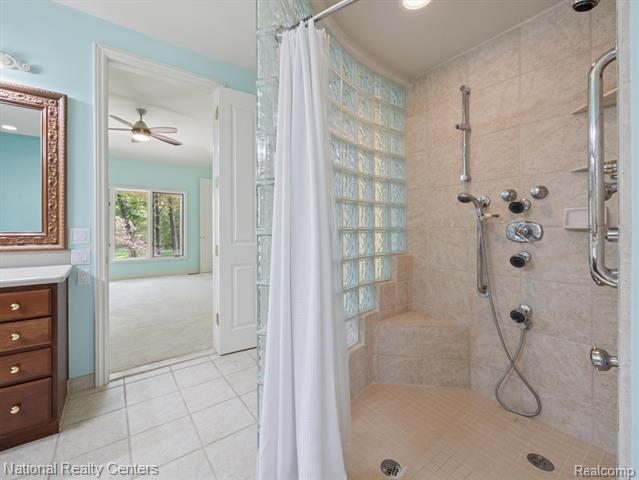 Builiding view twenty two for 1569 Gleneagles, Highland, MI. 48357