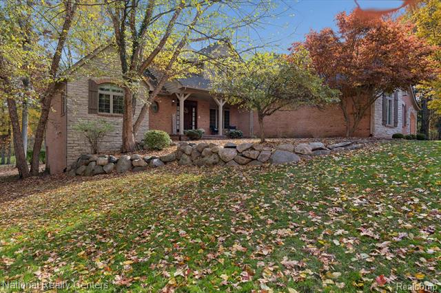 Builiding view two for 1569 Gleneagles, Highland, MI. 48357