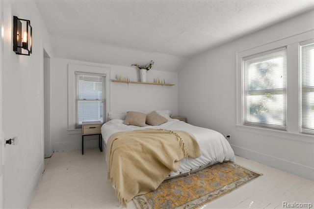 Builiding view eleven for 610 E Farnum, Royal Oak, MI. 48067