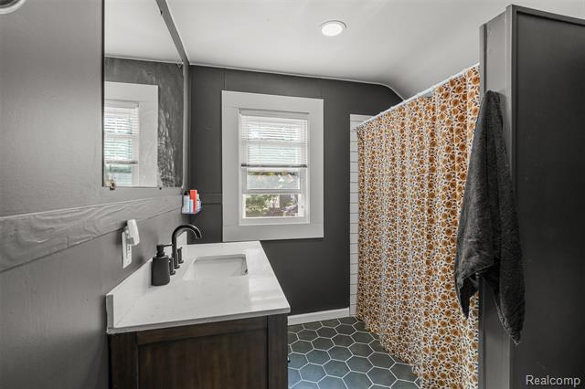 Builiding view fifteen for 610 E Farnum, Royal Oak, MI. 48067