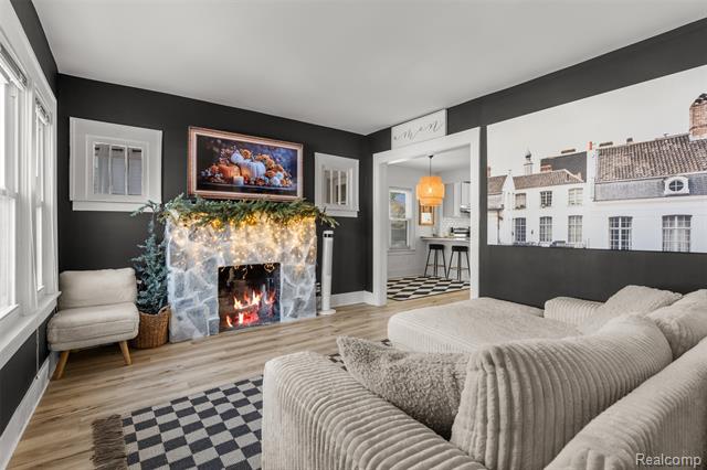 Builiding view four for 610 E Farnum, Royal Oak, MI. 48067