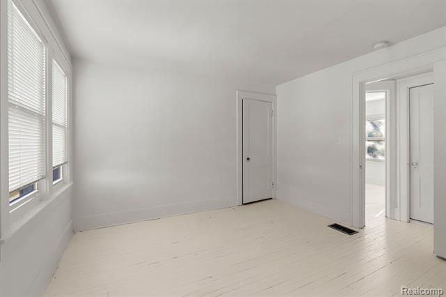 Builiding view fourteen for 610 E Farnum, Royal Oak, MI. 48067