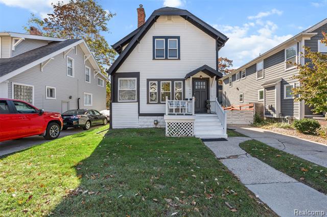 Builiding view one for 610 E Farnum, Royal Oak, MI. 48067