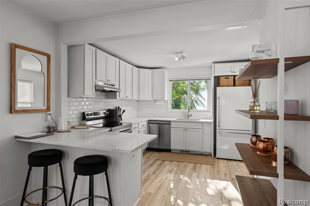 Builiding view six for 610 E Farnum, Royal Oak, MI. 48067