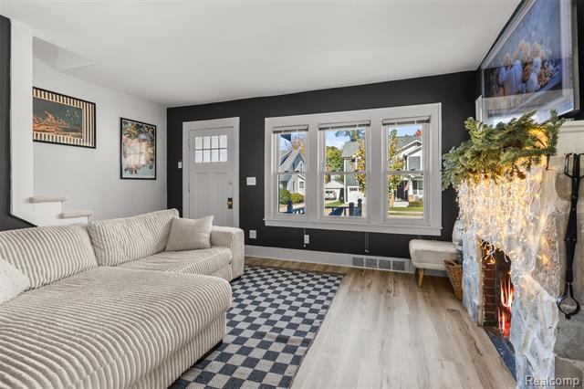 Builiding view three for 610 E Farnum, Royal Oak, MI. 48067