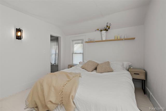 Builiding view twelve for 610 E Farnum, Royal Oak, MI. 48067