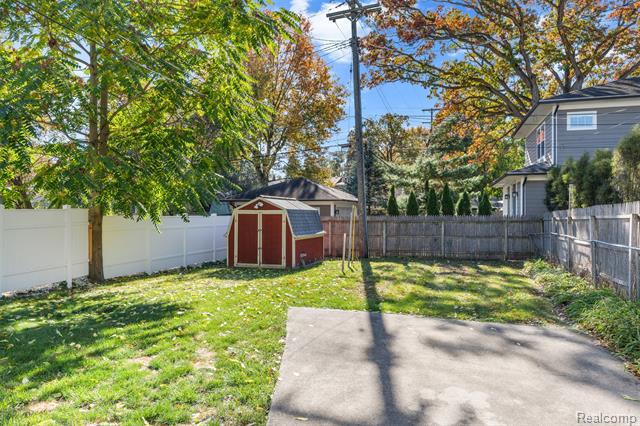 Builiding view twenty two for 610 E Farnum, Royal Oak, MI. 48067