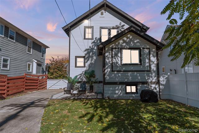 Builiding view twenty for 610 E Farnum, Royal Oak, MI. 48067