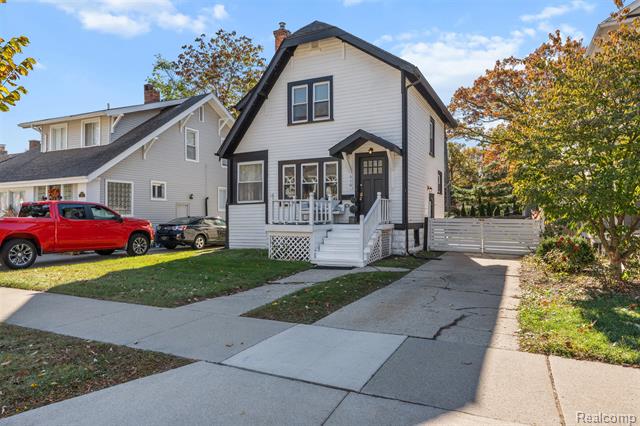 Builiding view two for 610 E Farnum, Royal Oak, MI. 48067