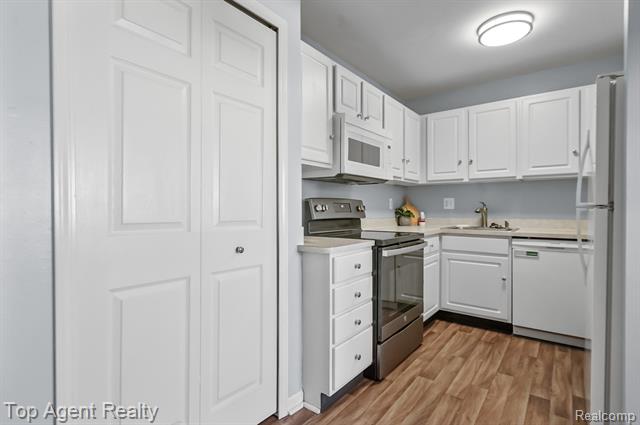 Builiding view eight for 29378 Maurice Ct, New Baltimore, MI. 48047