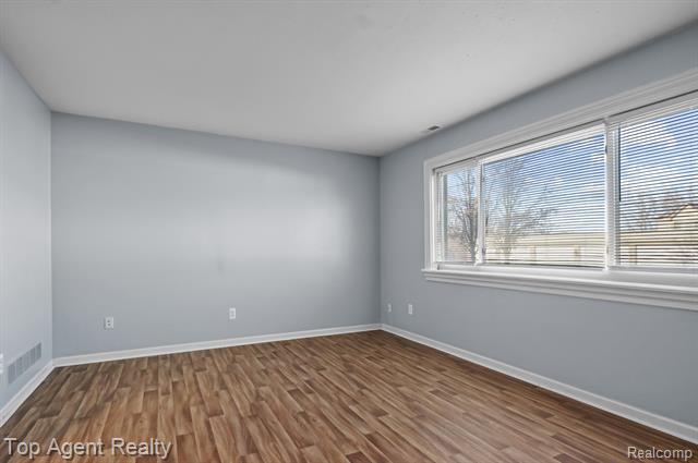 Builiding view six for 29378 Maurice Ct, New Baltimore, MI. 48047