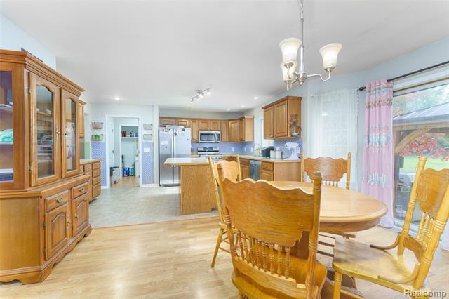 Builiding view eight for 10887 Mackinaw, Fowlerville, MI. 48836