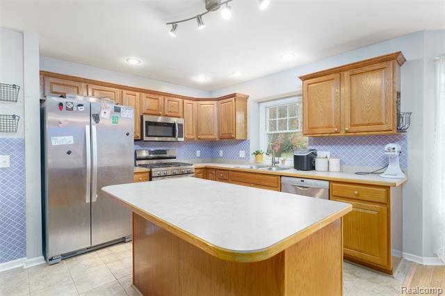 Builiding view four for 10887 Mackinaw, Fowlerville, MI. 48836