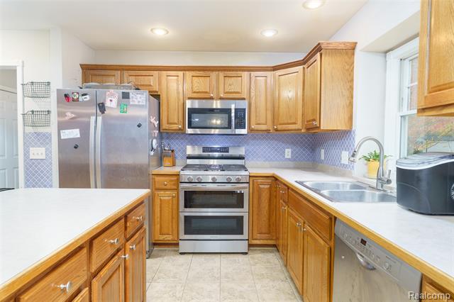 Builiding view six for 10887 Mackinaw, Fowlerville, MI. 48836