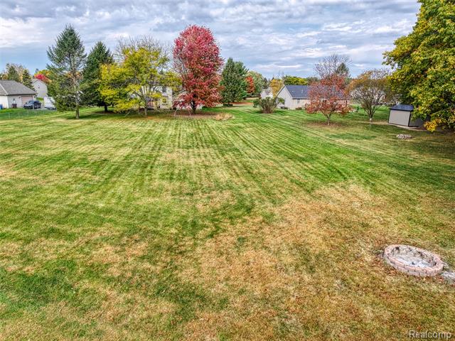 Builiding view thirty one for 10887 Mackinaw, Fowlerville, MI. 48836