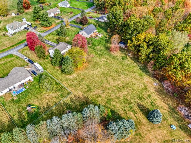 Builiding view twenty eight for 10887 Mackinaw, Fowlerville, MI. 48836