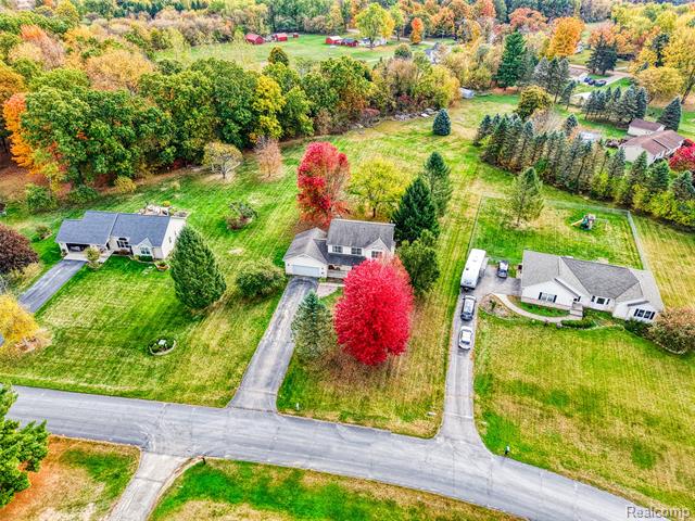 Builiding view twenty seven for 10887 Mackinaw, Fowlerville, MI. 48836