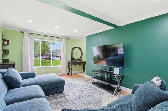 Builiding view eighteen for 26200 Franklin Pointe, Southfield, MI. 48034