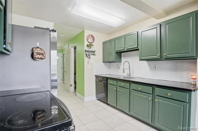 Builiding view eleven for 26200 Franklin Pointe, Southfield, MI. 48034