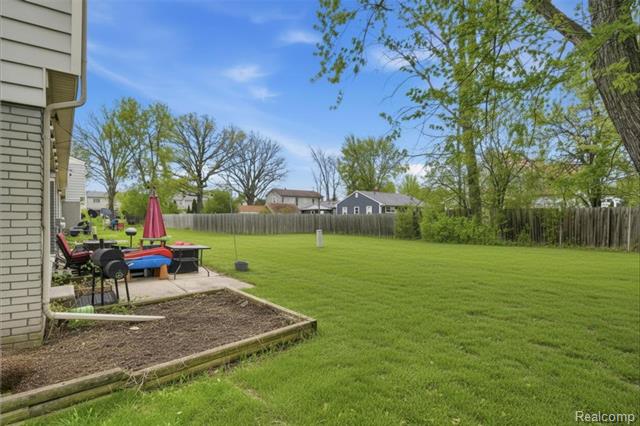 Builiding view forty one for 26200 Franklin Pointe, Southfield, MI. 48034