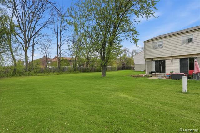 Builiding view forty for 26200 Franklin Pointe, Southfield, MI. 48034