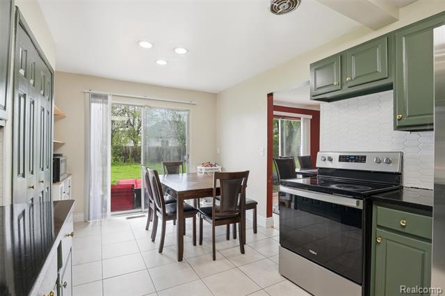 Builiding view nine for 26200 Franklin Pointe, Southfield, MI. 48034